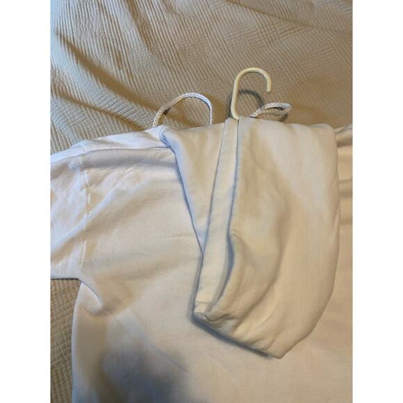 Hoodie with Minnie mouse white it a Disney hoodie made by Hanes size small - Picture 4 of 4